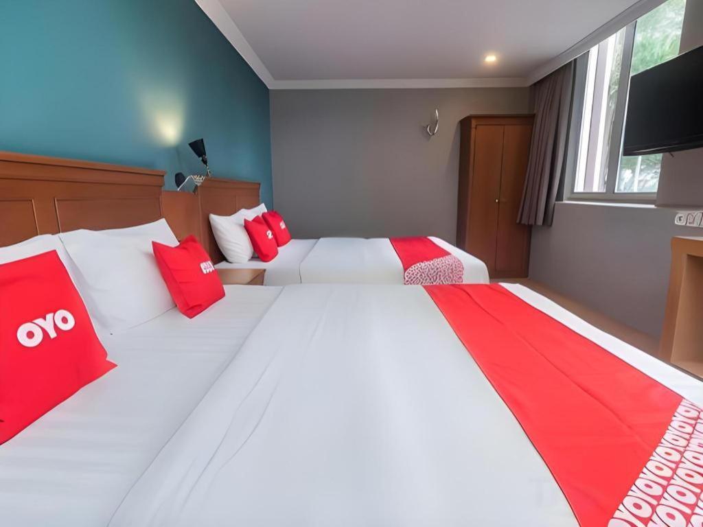 River Park Hotel Sibu Esterno foto