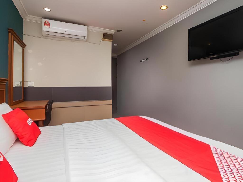 River Park Hotel Sibu Esterno foto