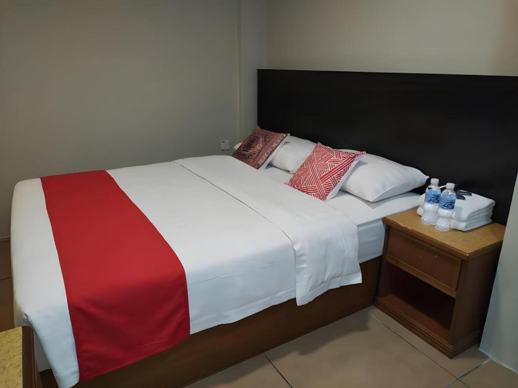 River Park Hotel Sibu Esterno foto
