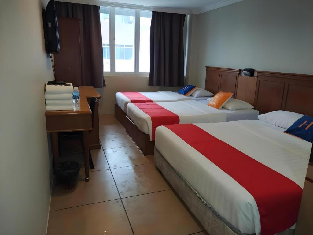 River Park Hotel Sibu Esterno foto