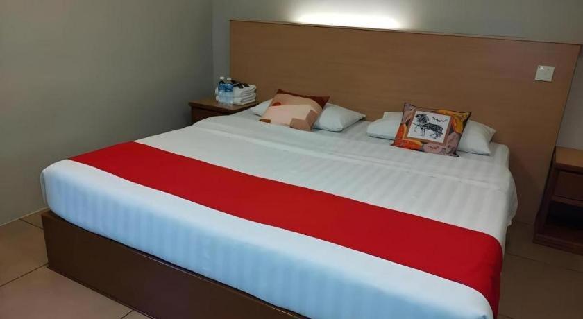 River Park Hotel Sibu Esterno foto