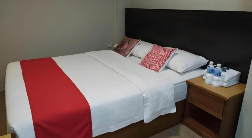 River Park Hotel Sibu Esterno foto