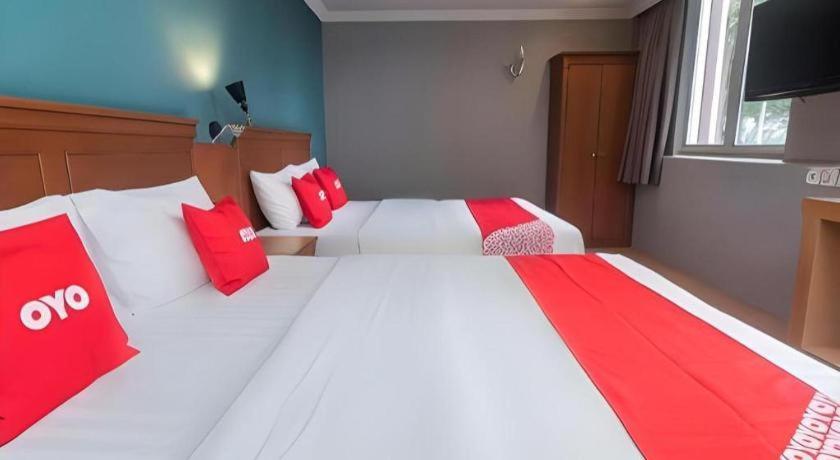 River Park Hotel Sibu Esterno foto